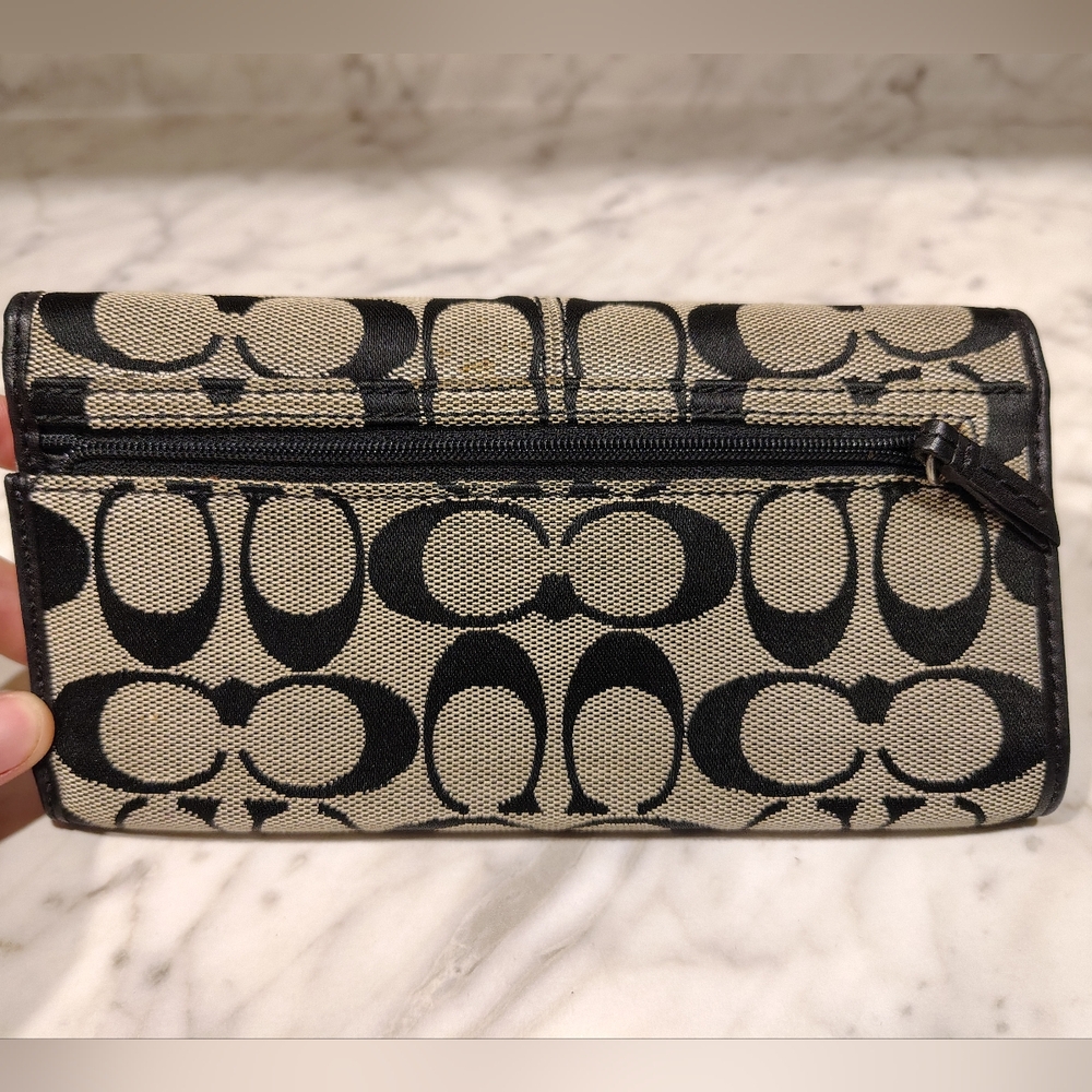 Coach Signature Wallet - Picture 2 of 5